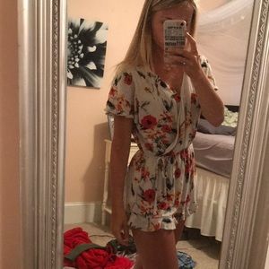 Cute Romper, never worn!